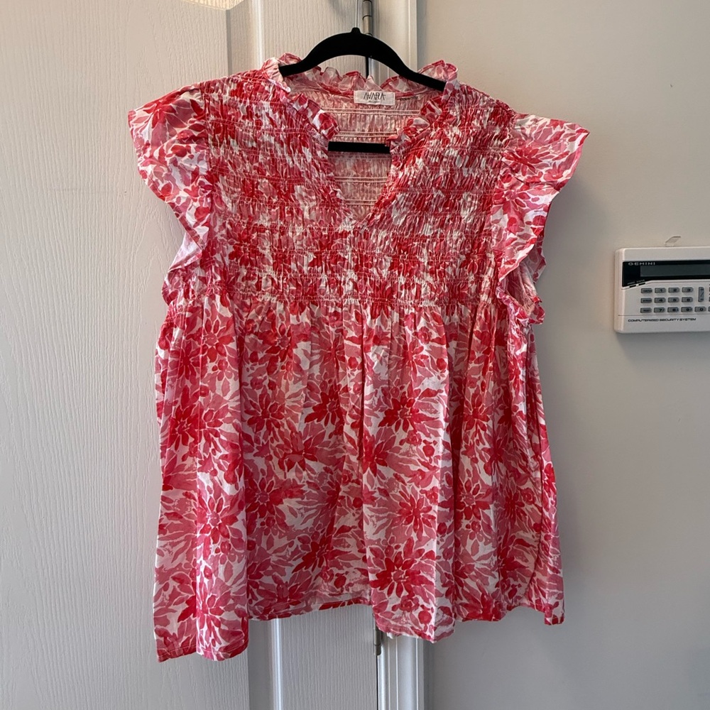AVARA cotton top. Super cute and easy to wear.  Like new!!!